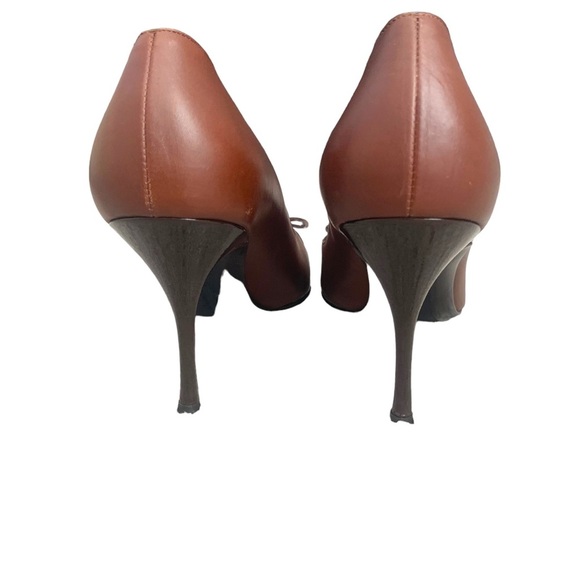 Salvatore Ferragamo Brown Leather Heels with Signature Front Bow. Size 8.5 B. - Picture 9 of 10
